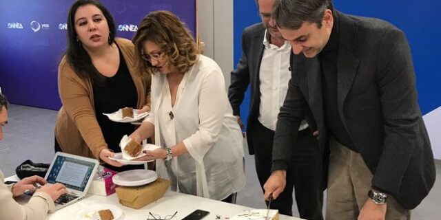 Κοπή της πίτας της ΝΔ παρουσία Μητσοτάκη. Στον ΣΚΑΪ το φλουρί