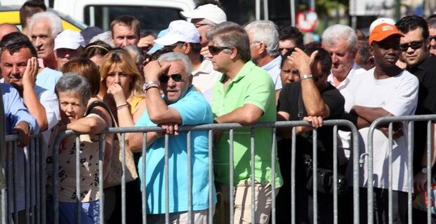 SOS για το δημογραφικό: Κατά 355.000 κατοίκους μειώθηκε ο ελληνικός πληθυσμός