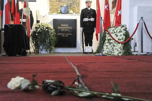 Πολωνία: Χιλιάδες στην κηδεία του δολοφονηθέντος δημάρχου του Γκντανσκ