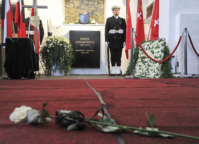 Πολωνία: Χιλιάδες στην κηδεία του δολοφονηθέντος δημάρχου του Γκντανσκ
