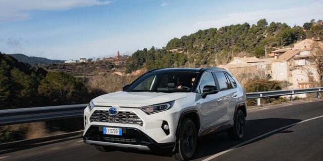 Νέα δεδομένα από το ολοκαίνουργιο Toyota RAV4