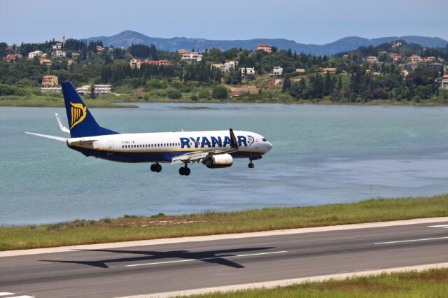 Ryanair: Μεγάλη άνοδος των κρατήσεων Βρετανών και Ιρλανδών για διακοπές στην Ελλάδα