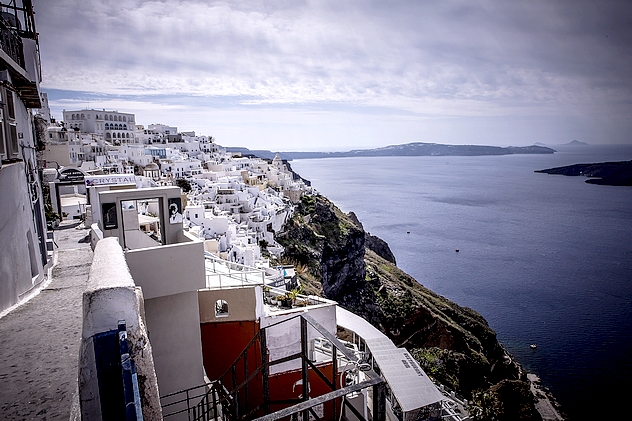 Πρώτη η Ελλάδα σε αφίξεις τουριστών στη Νότια Ευρώπη – υστερεί σε έσοδα