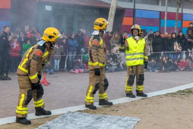 Ισπανία: Τρεις νεκροί και 16 τραυματίες από πυρκαγιά σε 6ώροφη πολυκατοικία