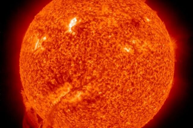 Πέντε κοινοί μύθοι για το διάστημα και γιατί ο Ήλιος δεν είναι κίτρινος