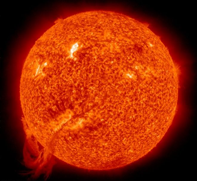Πέντε κοινοί μύθοι για το διάστημα και γιατί ο Ήλιος δεν είναι κίτρινος