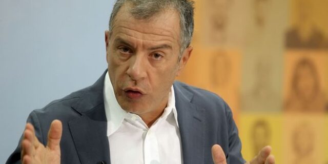 Θεοδωράκης για Συμφωνία Πρεσπών: Να αρπάξουμε αυτήν την ευκαιρία