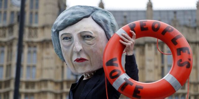 Η ώρα της κρίσης για το Brexit: Αντιμέτωπη με ιστορική ήττα η Τερέζα Μέι