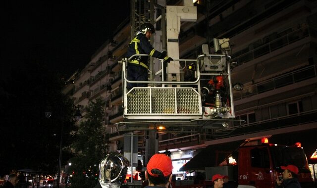 Φωτιά σε πολυκατοικία στη Θεσσαλονίκη: Απεγκλωβίστηκαν τέσσερις ηλικιωμένοι