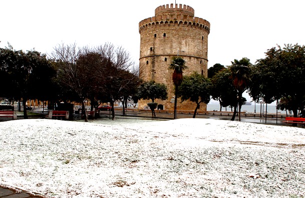 Καιρός: Ο χιονιάς επελαύνει ξανά στη Θεσσαλονίκη
