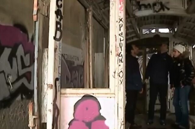 Εκστρατεία για τη διάσωση των δύο τελευταίων βαγονιών του τραμ