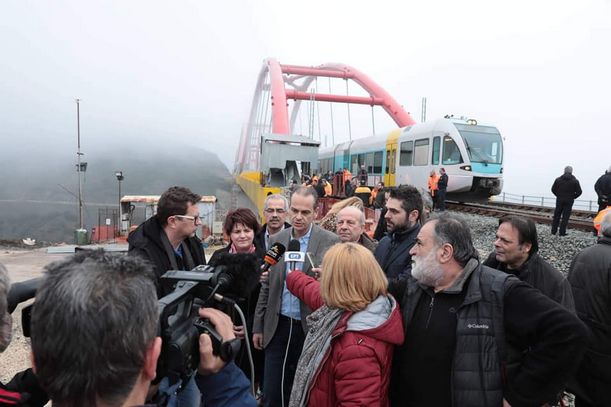 Καρέ καρέ η παράδοση σε χρήση της νέας σιδηροδρομικής γραμμής Τιθορέα – Δομοκός