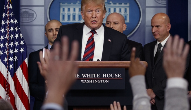 Τέλος τα briefing στον Λευκό Οίκο: Ο Τραμπ διώχνει τους “ανέντιμους” δημοσιογράφους
