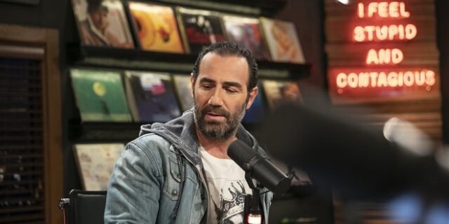 Το “Βινύλιο” του Αντώνη Κανάκη αλλάζει τηλεοπτική έδρα