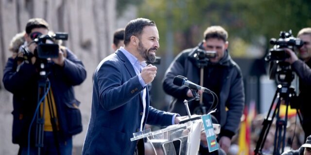 Σχηματίζεται δεξιός πόλος εξουσίας με το ακροδεξιό Vox στην Ισπανία