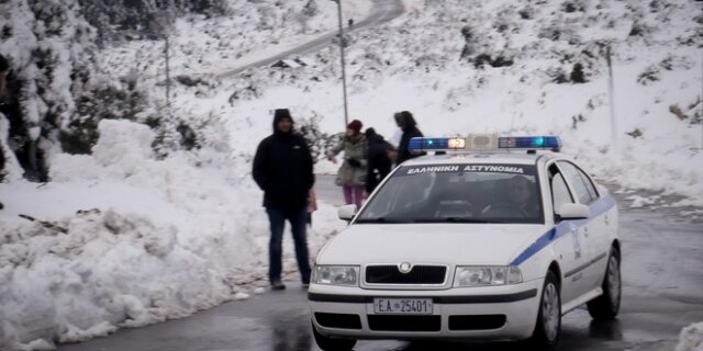 Διακοπές στην κυκλοφορία λόγω χιονόπτωσης και αντιολισθητικές αλυσίδες στην Επικράτεια