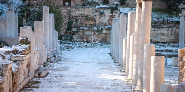 Ο “Τηλέμαχος” έντυσε την Αθήνα στα λευκά – Χιόνια στο κέντρο και σε γειτονιές