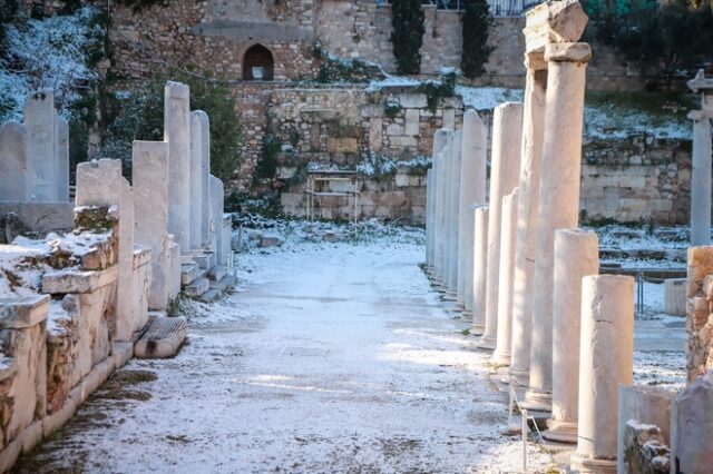 Ο “Τηλέμαχος” έντυσε την Αθήνα στα λευκά – Χιόνια στο κέντρο και σε γειτονιές