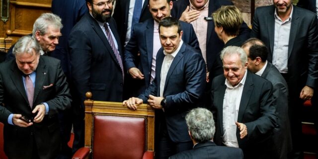 Η πολιτική “γκαρνταρόμπα” του Αλέξη Τσίπρα