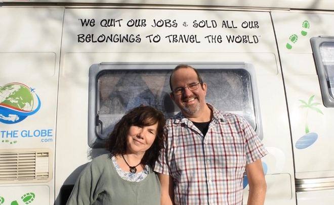 Ζευγάρι τα παράτησε όλα για να ταξιδέψει ανά τον κόσμο