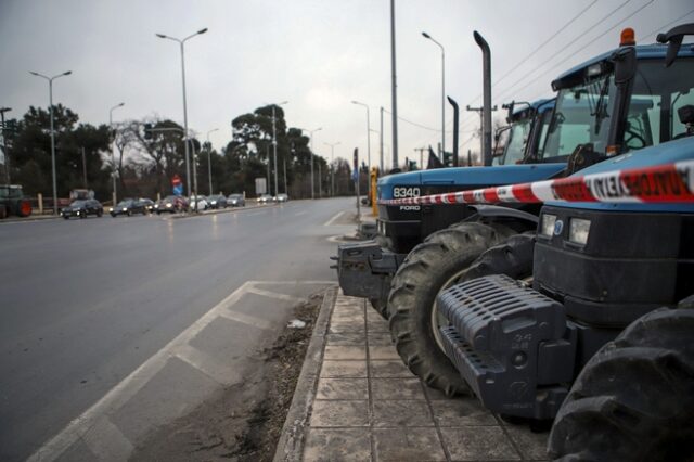 Αγρότες: Τα πρώτα τρακτέρ βγήκαν στους δρόμους της Λάρισας