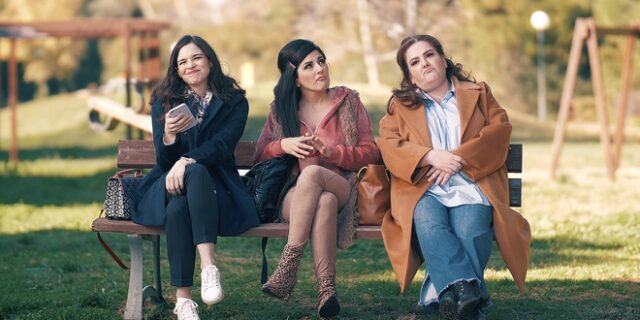 “Μαμάδες στο παγκάκι”: Η νέα, ελληνική, χιουμοριστική, μίνι σειρά έρχεται αποκλειστικά στο Novalifε