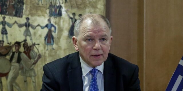 Οργή Επιτρόπου Υγείας για το τσιγάρο του Πολάκη