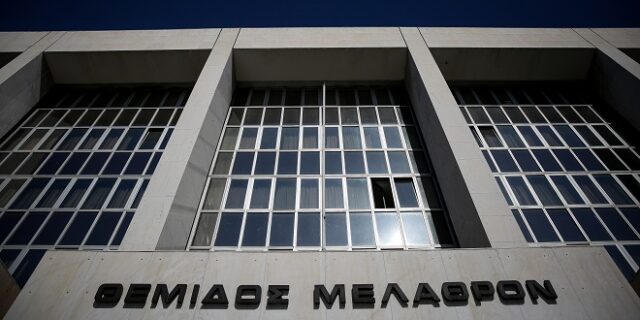 ΣΥΡΙΖΑ: Ζητά παρέμβαση εισαγγελέα για τη βίαιη προσαγωγή