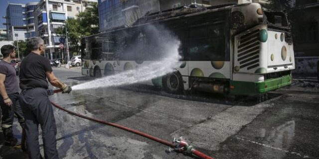 Φωτιά σε εν κινήσει λεωφορείο του ΟΑΣΑ επί της Λ. Μεσογείων