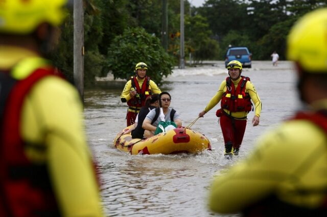 Θεομηνία στην Αυστραλία: Πλημμύρες σάρωσαν την Κουίνσλαντ, κροκόδειλοι βγήκαν στους δρόμους