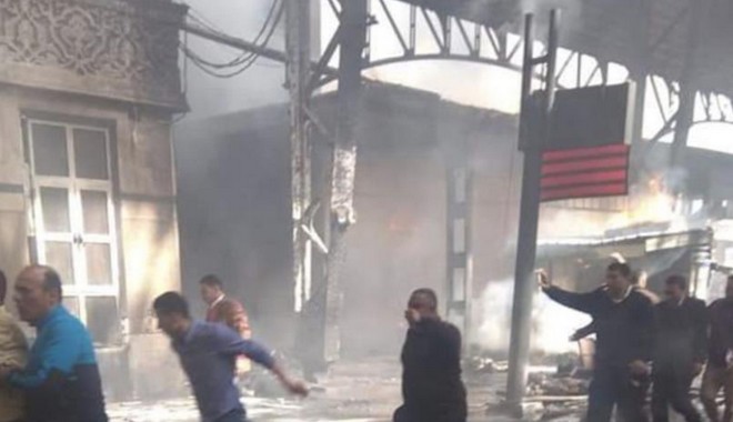 Κόλαση στο Κάιρο: Δεκάδες νεκροί από φωτιά σε σιδηροδρομικό σταθμό