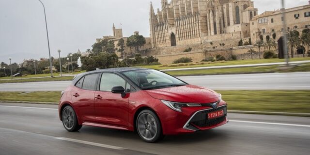 Οδηγούμε την ολοκαίνουργια Toyota Corolla