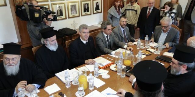 Η Ιερά Σύνοδος θα αποφασίσει για τις σχέσεις Εκκλησίας – Πολιτείας