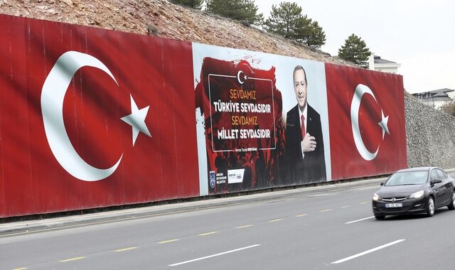 Ο Ερντογάν πάει… λαϊκή λίγο πριν τις δημοτικές εκλογές
