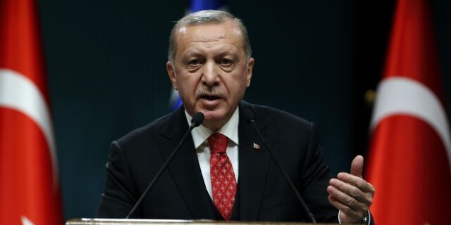 Η θηλιά της οικονομίας σφίγγει γύρω από το λαιμό του Ερντογάν κι αυτό τον κάνει επικίνδυνο