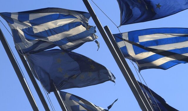 Κομισιόν: Σταθερά ανοδική πορεία για την Ελλάδα, ενώ “επιβραδύνει” η ευρωζώνη