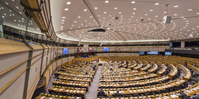 Ο Βέμπερ, η Βεστάγκερ, ο Τίμερμανς, ο Μπαρνιέ και τα σενάρια για “πολύ μεγάλο συνασπισμό” στην ΕΕ