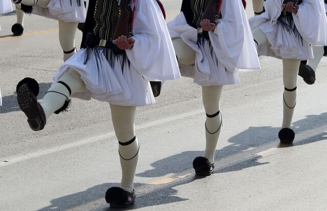 Πέθανε Εύζωνας στην Προεδρική φρουρά