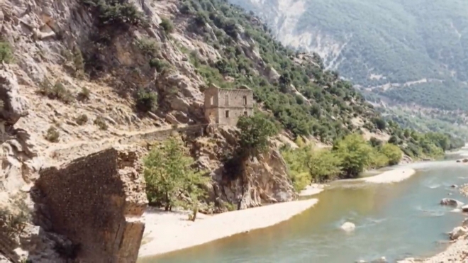 Ξαναχτίζεται η ιστορική Γέφυρα Κοράκου στην Κοιλάδα του Αχελώου