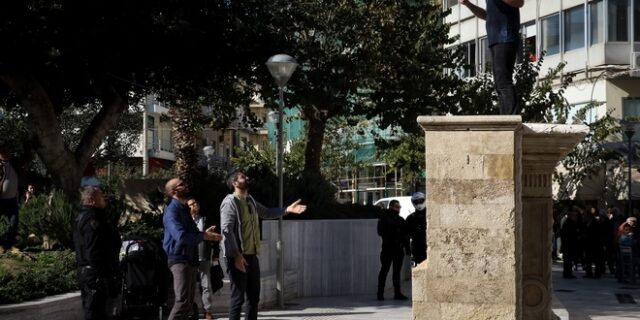 Ηράκλειο: Τέλος στην αγωνία για τον πρόσφυγα που απειλούσε να αυτοπυρποληθεί