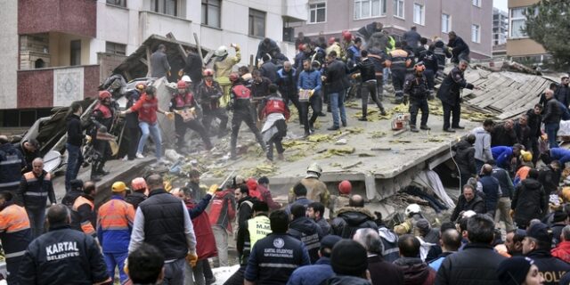 Τουρκία: Στους 17 οι νεκροί από την κατάρρευση πολυκατοικίας στην Κωνσταντινούπολη
