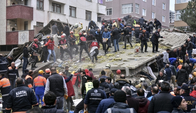 Τουρκία: Στους 17 οι νεκροί από την κατάρρευση πολυκατοικίας στην Κωνσταντινούπολη