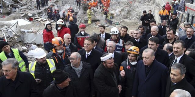 Τουρκία: Στους 18 οι νεκροί από την κατάρρευση κτιρίου στην Κωνσταντινούπολη