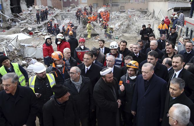 Τουρκία: Στους 18 οι νεκροί από την κατάρρευση κτιρίου στην Κωνσταντινούπολη