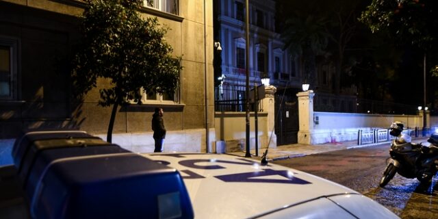 Καρέ καρέ η παρέμβαση Ρουβίκωνα στην πρεσβεία της Ιταλίας – 14 προσαγωγές
