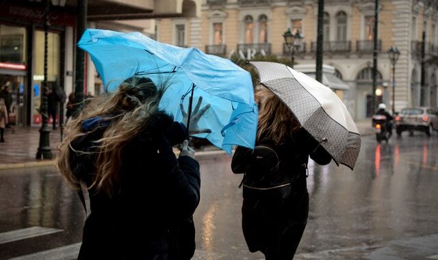 Καιρός: Χιονοπτώσεις, χαλάζι, έντονες καταιγίδες και άνεμοι 9 μποφόρ