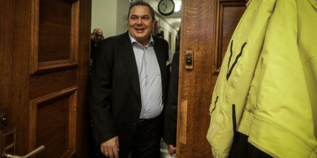 Νέο “σόου” Καμμένου στη Βουλή