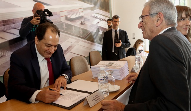 Νέο αεροδρόμιο στο Καστέλι: Έπεσαν οι υπογραφές για την επένδυση 1,5 δισ. ευρώ
