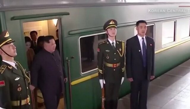 Μόνο αυτός: Ο Κιμ Γιονγκ Ουν έφτασε στο Βιετνάμ με τεθωρακισμένο τρένο