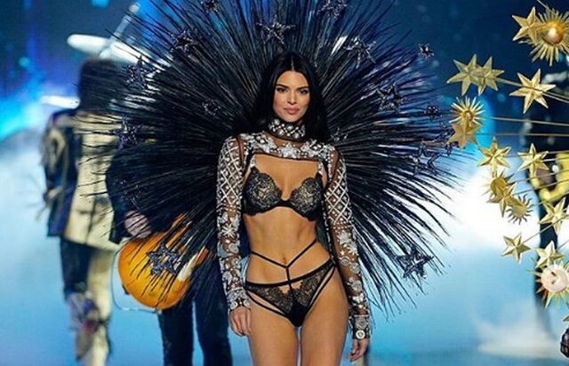 Η Kendall Jenner φωτογραφήθηκε ολόγυμνη